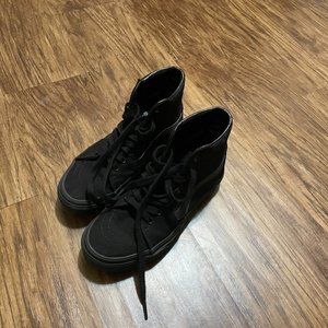 Black High Top Vans - Canvas SK8-Hi - W 7, M 5.5